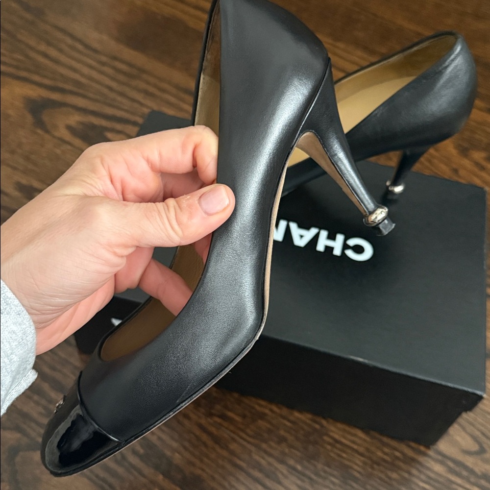 CHANEL Classic Black Pumps Size 40 - Picture 5 of 8